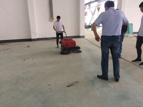 無(wú)錫某酒店選擇御衛(wèi)仕手推式掃地車DS905 無(wú)錫某酒店選擇御衛(wèi)仕手推式掃地車DS905