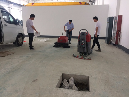 無(wú)錫某酒店選擇御衛(wèi)仕手推式掃地車DS905 無(wú)錫某酒店選擇御衛(wèi)仕手推式掃地車DS905