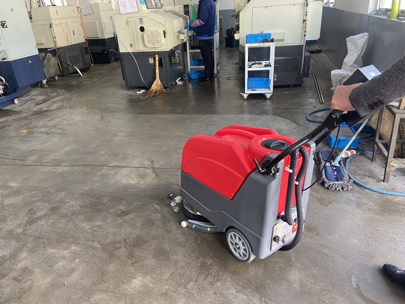 洗地機(jī)哪個(gè)品牌好？選擇御衛(wèi)仕手推式洗地機(jī)DX1