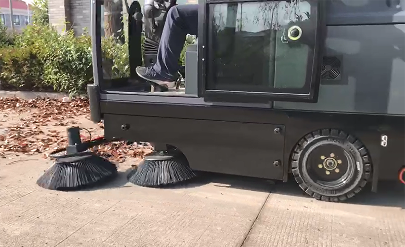 駕駛式掃地車的實用價值和優勢 駕駛式掃地車的實用價值和優勢