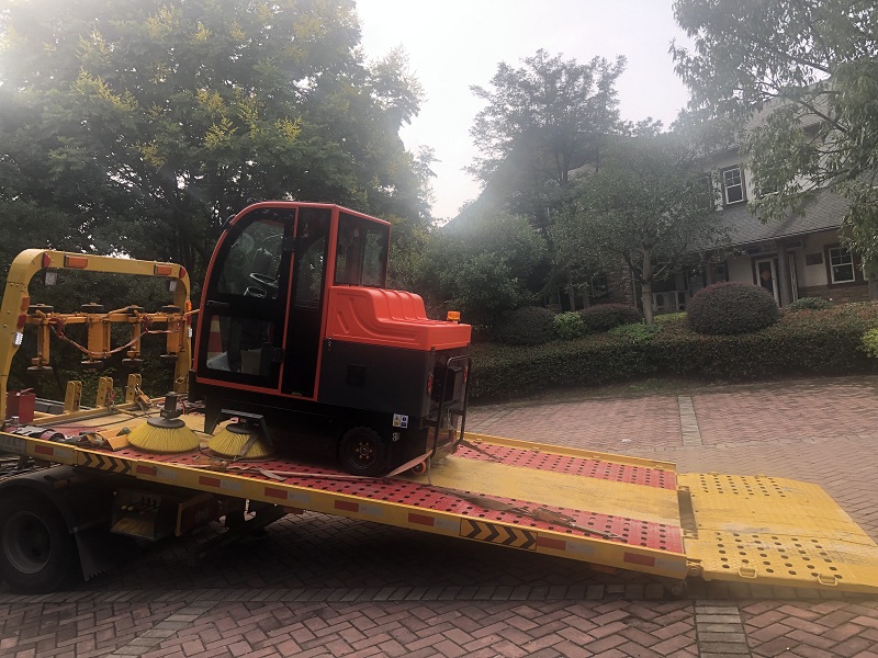 常州某度假村選擇御衛仕全封閉駕駛式掃地機DS10 常州某度假村選擇御衛仕全封閉駕駛式掃地機DS10